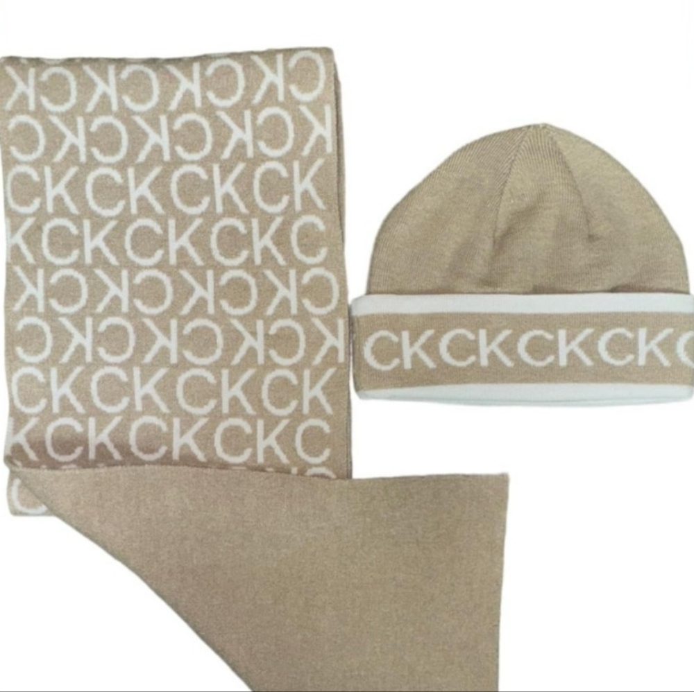 NWT Calvin Klein 2 piece Winter set Hat and scarf